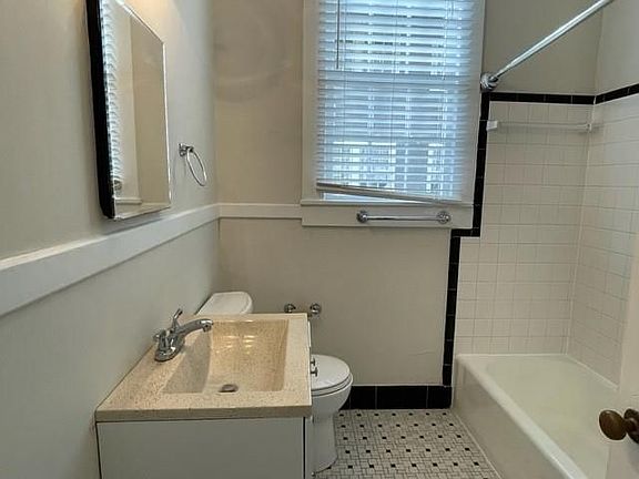 4th image of 2719 Chestnut St