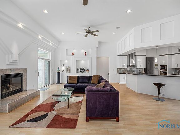 5th image of 7130 Oak Bluff Ln