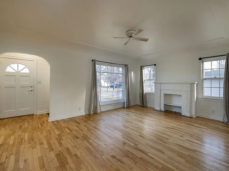 2208 Pine St — Photo 4