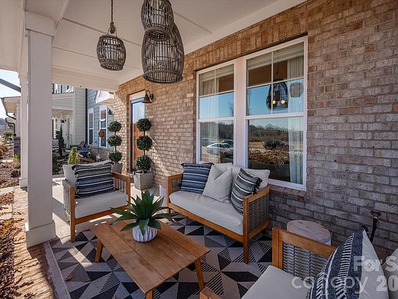 4th image of 676 Dunkins Ferry Rd