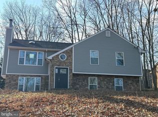 1220 Lakeview Dr, Cross Junction, VA 22625