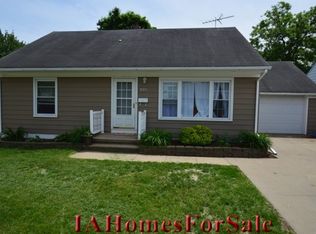 901 30th St NE, Cedar Rapids, IA 52402