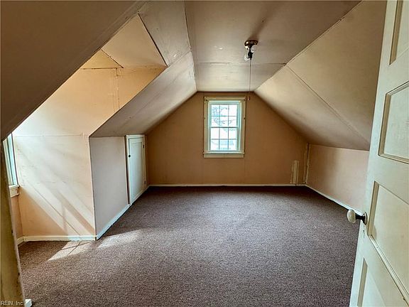 4th image of 206 Park Manor Rd