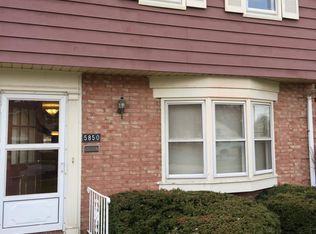 5850 Bear Creek Dr, Bedford Heights, OH
