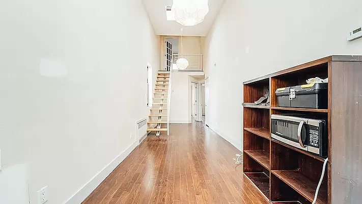 Rented by Friedman Mayer, LREB | media 4