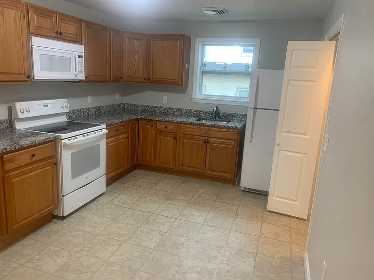 35 Vinton St — Photo 14