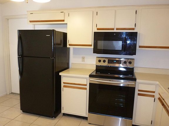3rd image of 108 Shady Oak Dr