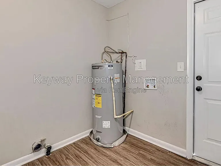 2204 Sandra Ct — Photo 18
