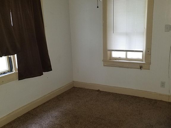 5th image of 1406 Lincoln Way E