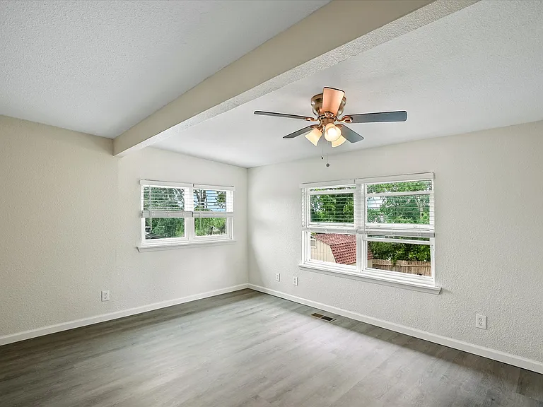 204 Kenway Dr — Photo 18