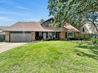 2009 Arapaho Rd, Edmond, OK 73013