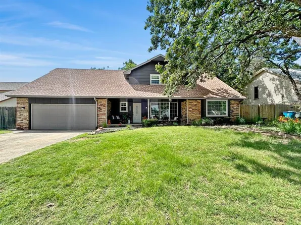2009 Arapaho Rd, Edmond, OK 73013