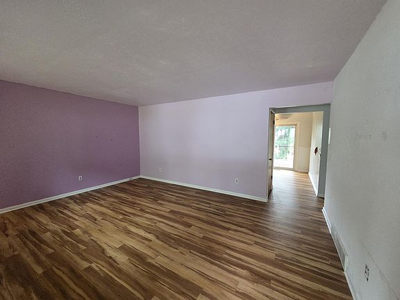 3rd image of 1422 Lake Ave