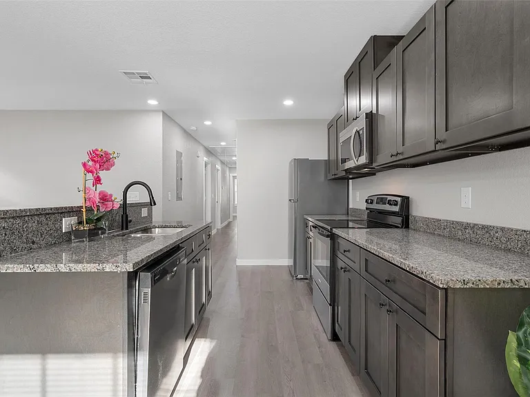 405 Hogan Ln #A & B — Photo 6