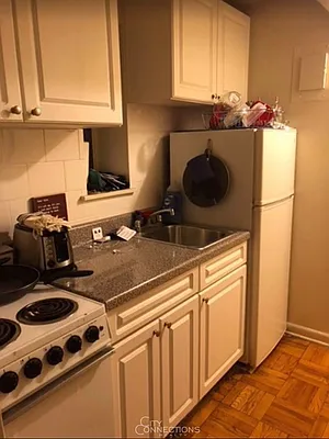 Rented by City Connections Realty | media 3