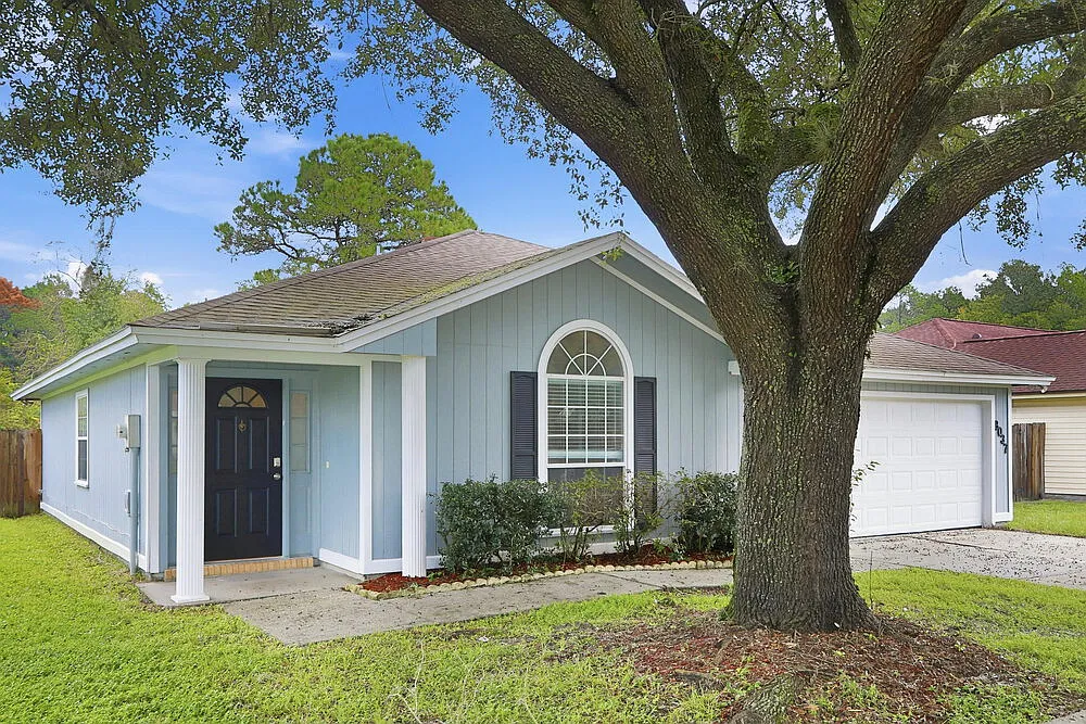 3 bed, 2.0 bath, 1451 sqft, $1,765 — Photo 3