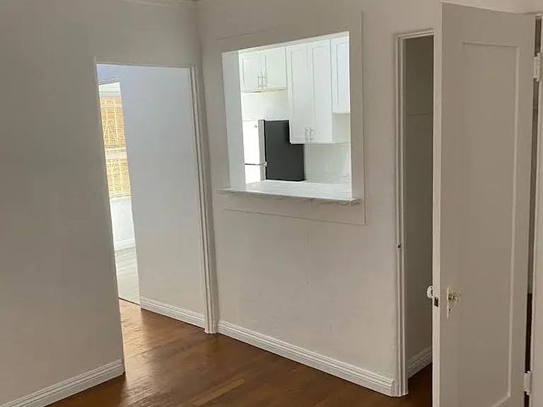 450 S Cochran Ave — Photo 6