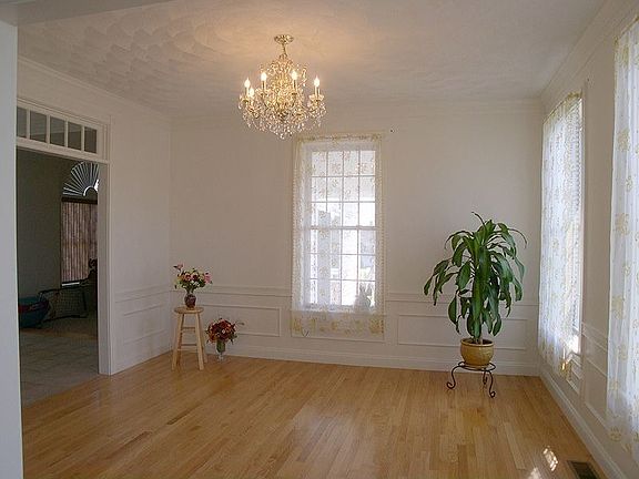 Hardwood floors in DR