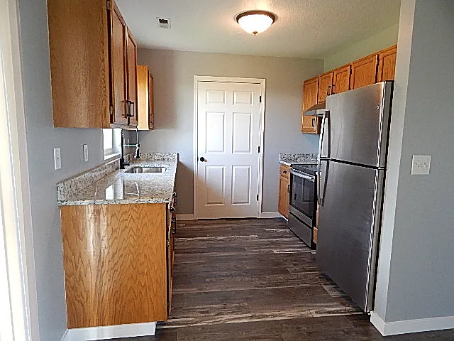 2 bed, 849 sqft, $1,695 — Photo 3