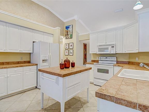 5th image of 3811 Springside Dr