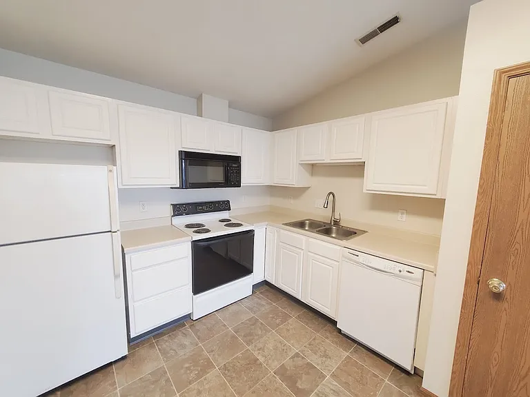 1230 Murray St NE #10 — Photo 6