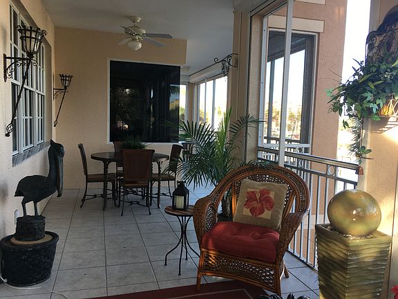 Rear lanai looking west.