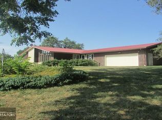1702 Yellowwood Rd, Audubon, IA 50025