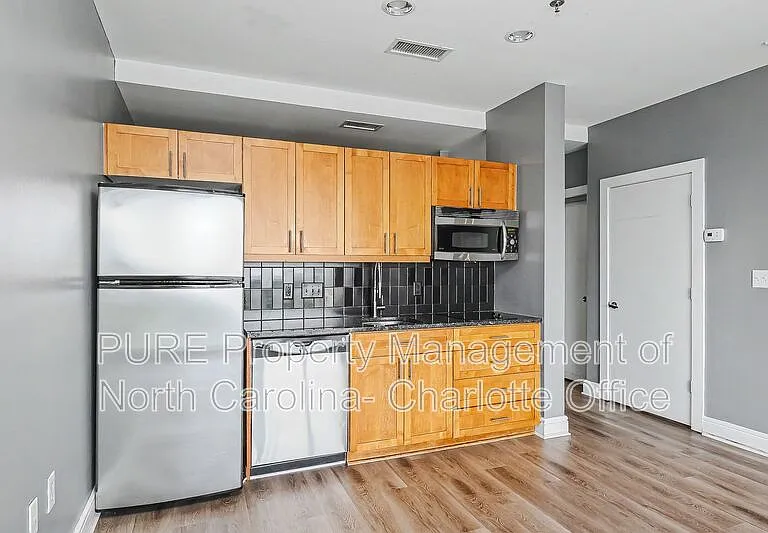 333 W Trade St #2101 — Photo 7