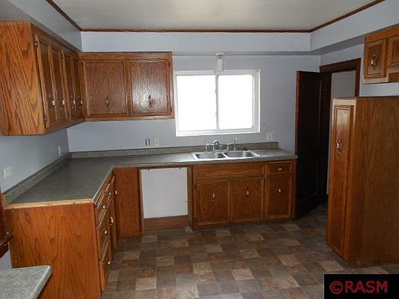2nd image of 303 1st St NE