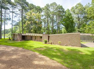 3891 Lake Catherine Dr, Jackson, MS 39212