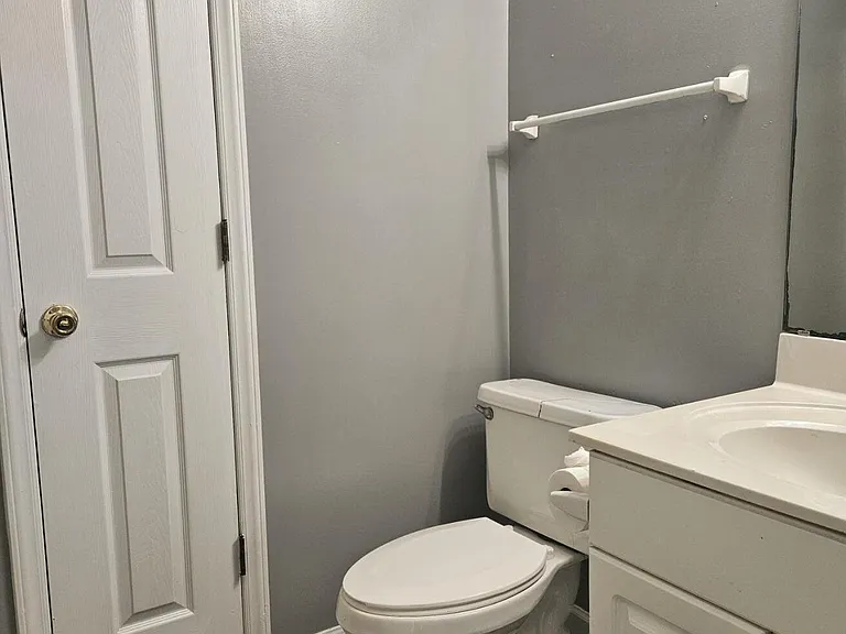 118 Avondale Ave #B — Photo 7