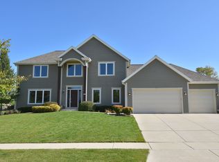 2016 Yuma Ct, Grafton, WI 53024