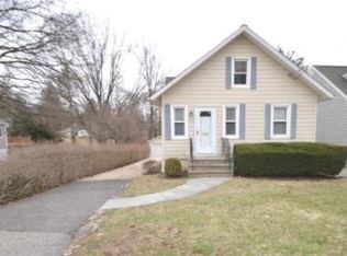 78 Glen Cove Dr, Glen Head, NY 11545