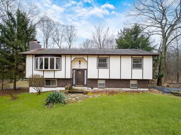 6 Shaker Lane, Hyde Park, NY 12538