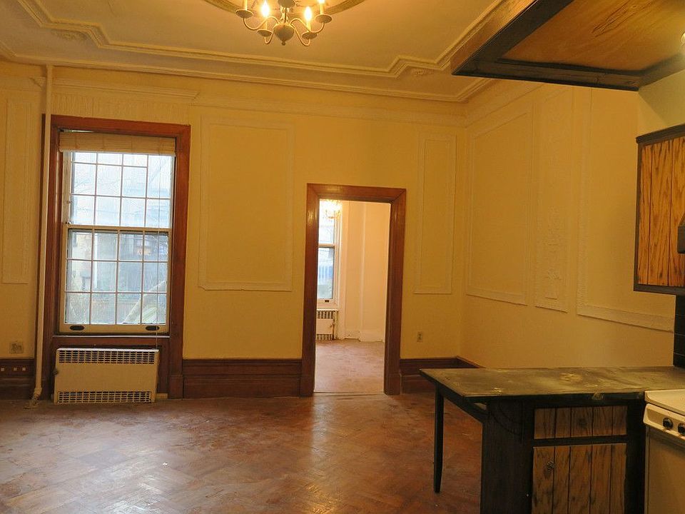1st image of 34 Montgomery Pl APT 1B
