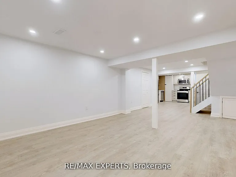 1097 Wildwood Dr #LOWER — Photo 3