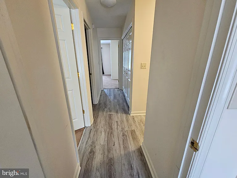 218 E North St — Photo 35