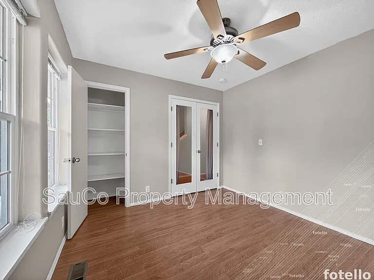 661 NW Connell Ave — Photo 4