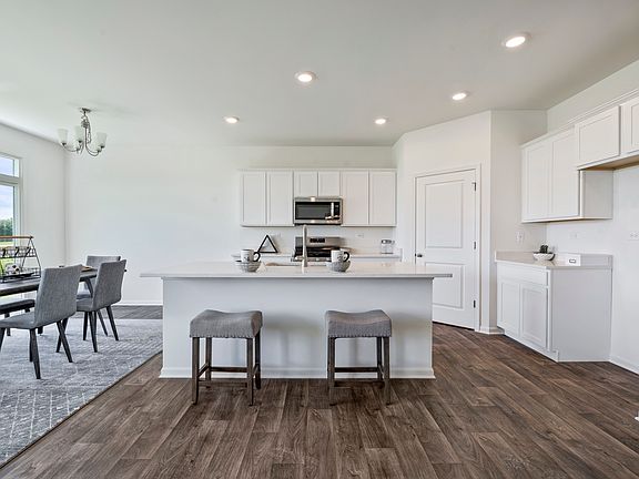 4th image of 533 Colchester Dr