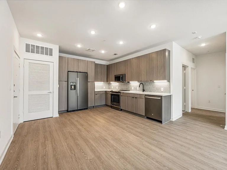 4802 Congress St #116 — Photo 2