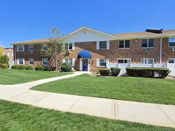 460 Old Town Road #13K, Port Jefferson Station, NY 11776