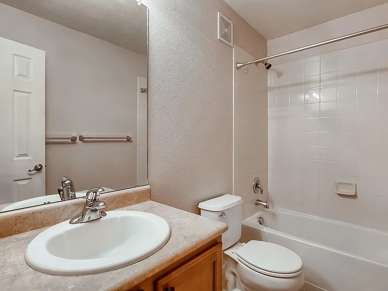 7604 S Quemoy St — Photo 19