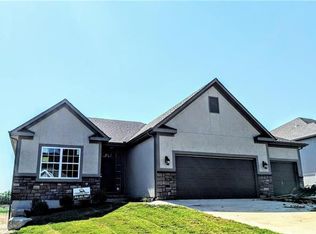 7460 NW Damon Dr, Parkville, MO 64152