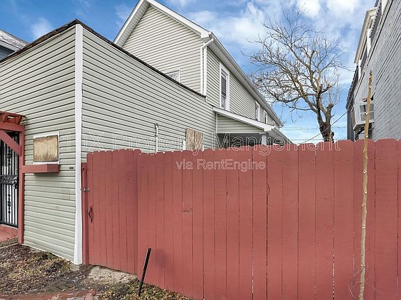 3rd image of 556 E Whittier St