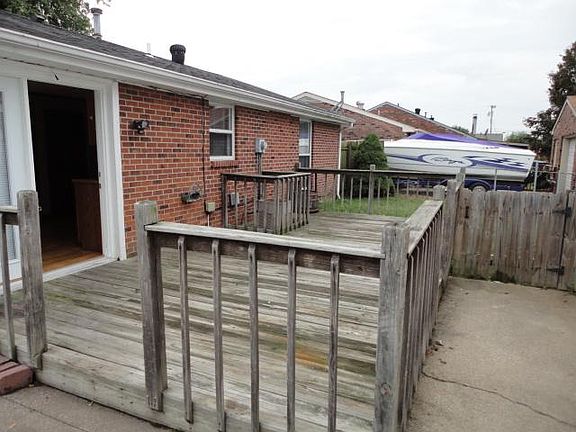 4th image of 2439 Hunt Ave