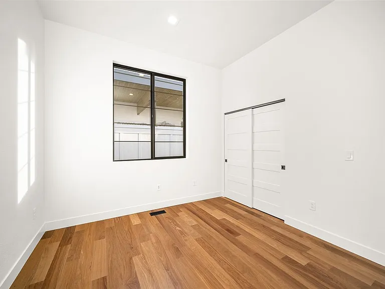 3328 E 55th Ave — Photo 24