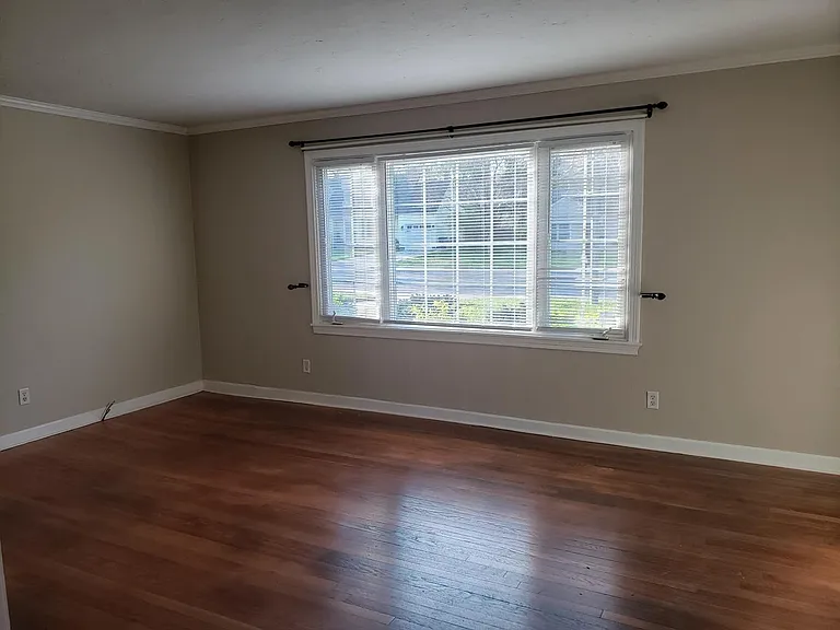 2215 Somerset Dr — Photo 8