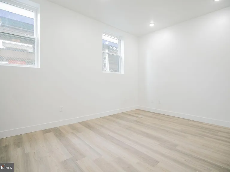 1153 N Front St #3F — Photo 6