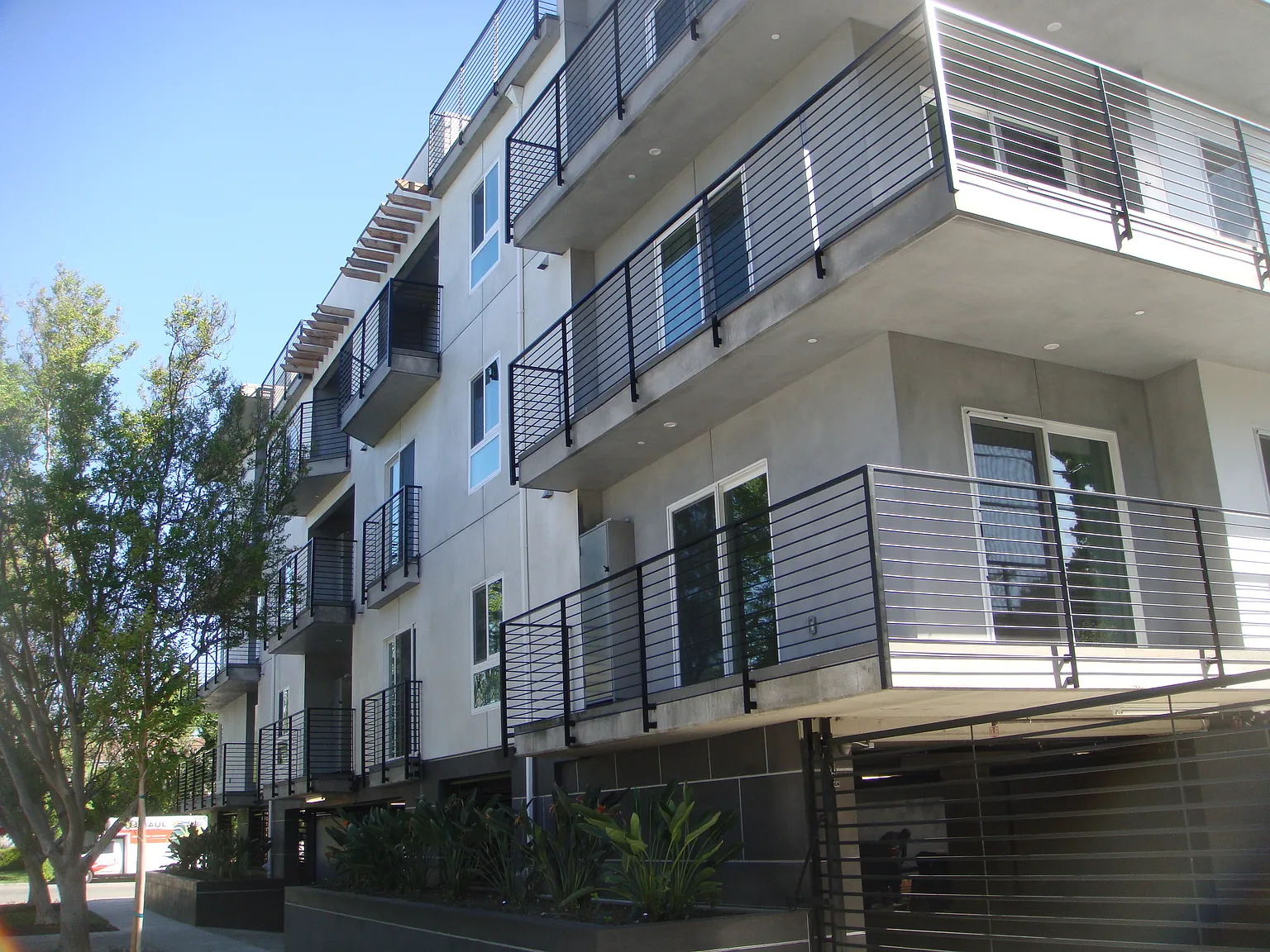 2 bed, 934 sqft, $3,400 — Photo 3