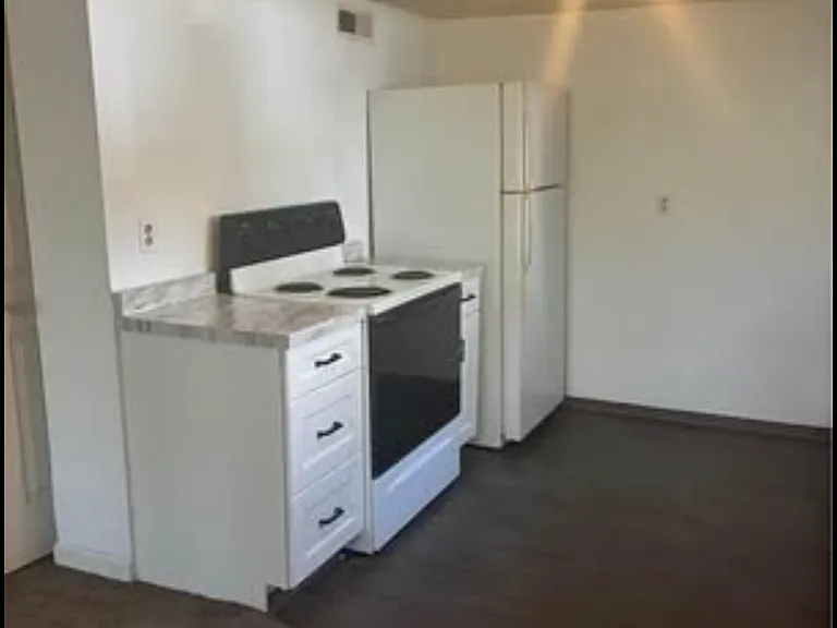 402 Silcott St #B — Photo 3